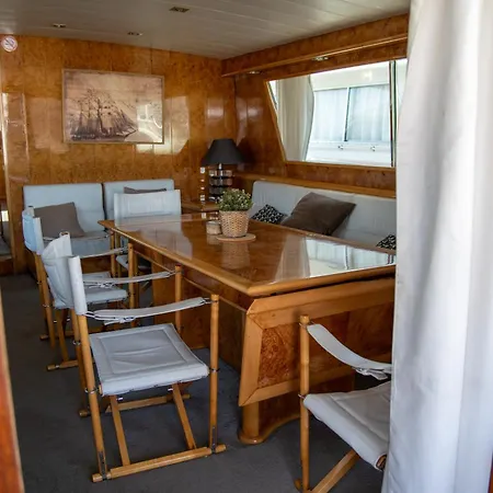 Botel Marineria Boat Aloha